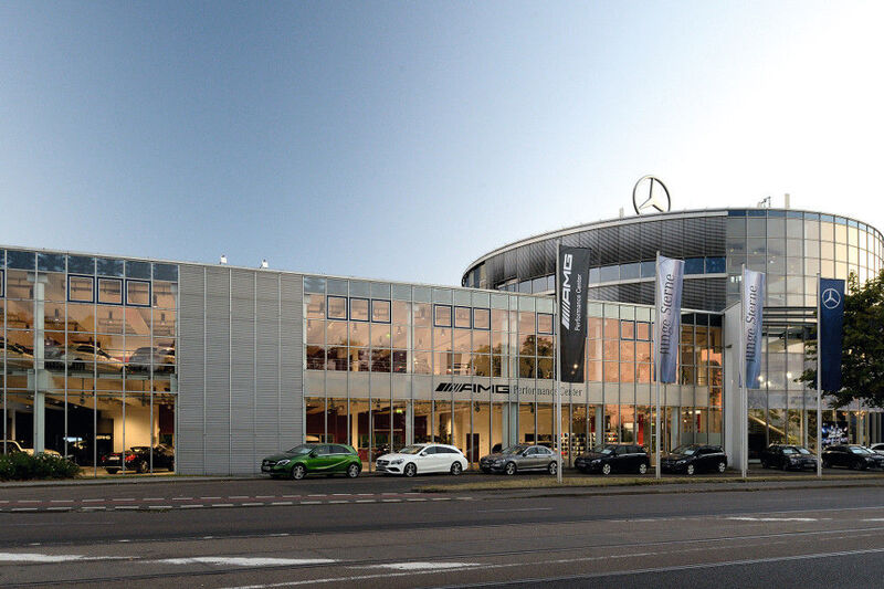 Das Leipziger Mercedes-Benz-Autohaus von Stern Auto. (© Martin Klindtworth)