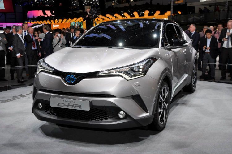 Die ersten Einheiten des neuen Crossovers C-HR, der Anfang März auf dem Genfer Autosalon vorgestellt wurde, rollen bereits Ende 2016 in die Schauräume der deutschen Toyota-Händler. (Foto: Seyerlein)