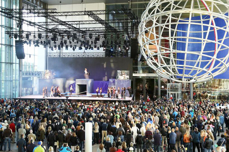Über 35.000 Besucher feierten am vergangenen Wochenende den 15. Geburtstag der VW-Autostadt in Wolfsburg. (Foto: VW)