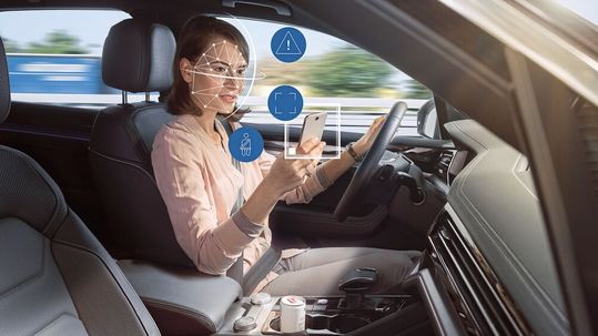 Bosch bietet ein Driver-Monitoring, das den Insassenschutz und den Komfort verbessern soll. Bosch bietet ein Driver-Monitoring, das den Insassenschutz und den Komfort verbessern soll.