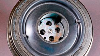 Drehschwingungsdämpfer mit integrierter, entkoppelter Riemenscheibe für Jaguar (Bild: Provvido)