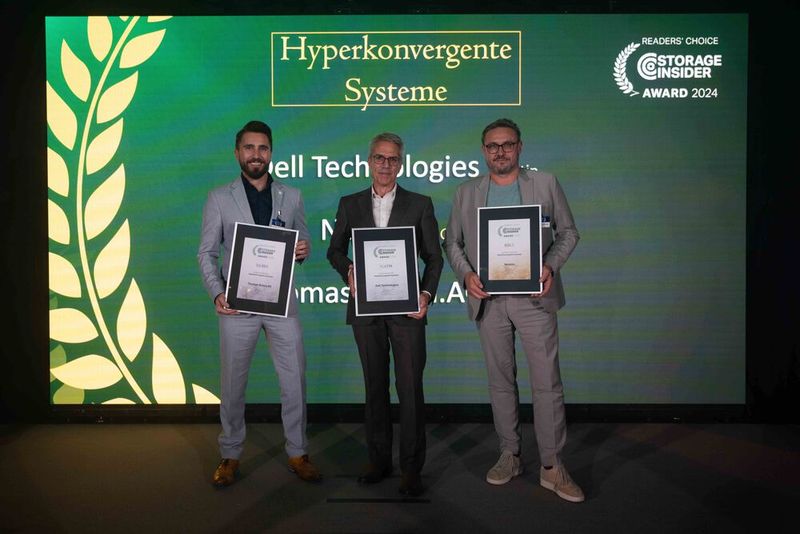Lösungen der Kategorie „Hyperkonvergente Systeme“ führen portalübergreifend Storage, Computing, Netzwerk und Virtualisierung unter einem Software-Dach zusammen. Die IT-Awards dieser Kategorie bekommen: Simon Holzer (Thomas-Krenn.AG, Silber), Michael Rufer (Dell Technologies, Platin) und Frank Gramüller-Heinz (Nutanix, Gold). (Bild: Manuel Emme Fotografie)