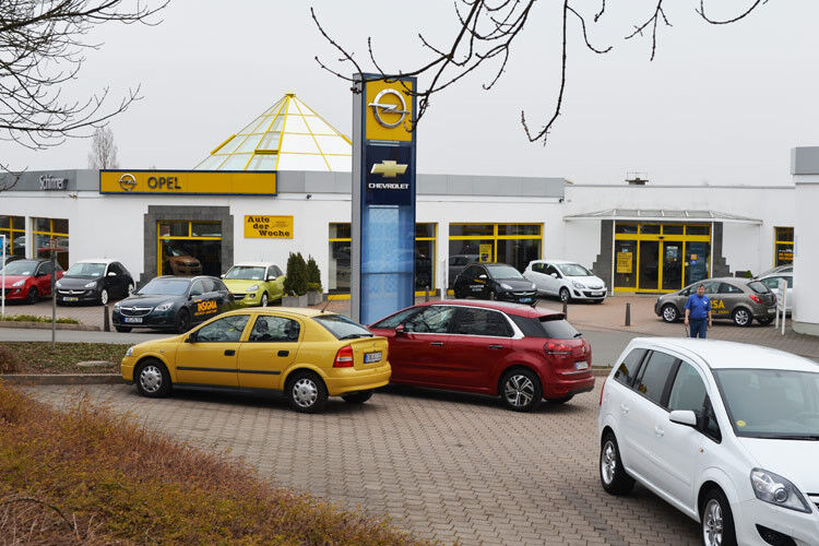 Langfristige Kundenbindung: Das Autohaus Schinner hat sich bei über 7-jährigen Fahrzeugen einen Standort-Servicemarktanteil von 37 Prozent erarbeitet. (Foto: Rehberg)