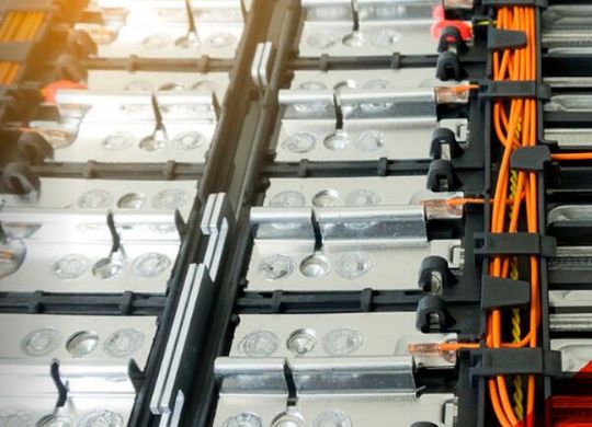 Die Batteriefrischmacher! Lithium-Ionen-Batterien für Elektrofahrzeuge kommen im Lauf der Zeit ins Ungleichgewicht, was die Leistung stark abfallen lässt. Battery X Metals weiß aber, wie man die Balance wieder herstellen kann. Das haben die Kanadier nun auch per Tests belegen können.(Bild:  Power Boy)