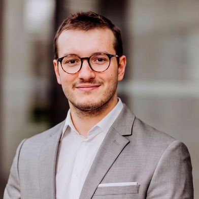 CEO Tom Krüger entwickelt Caronsale zu einem Ökosystem für den B2B-Gebrauchtwagenhandel: „Unser Ziel ist, mehr zu sein als ein reiner Vermarktungsdienstleister. Wir wollen dazu beitragen, dass der Händler aufgrund unserer Daten sein Risiko besser einschätzen und leichter eine Entscheidung treffen kann.“ (Bild: Caronsale)