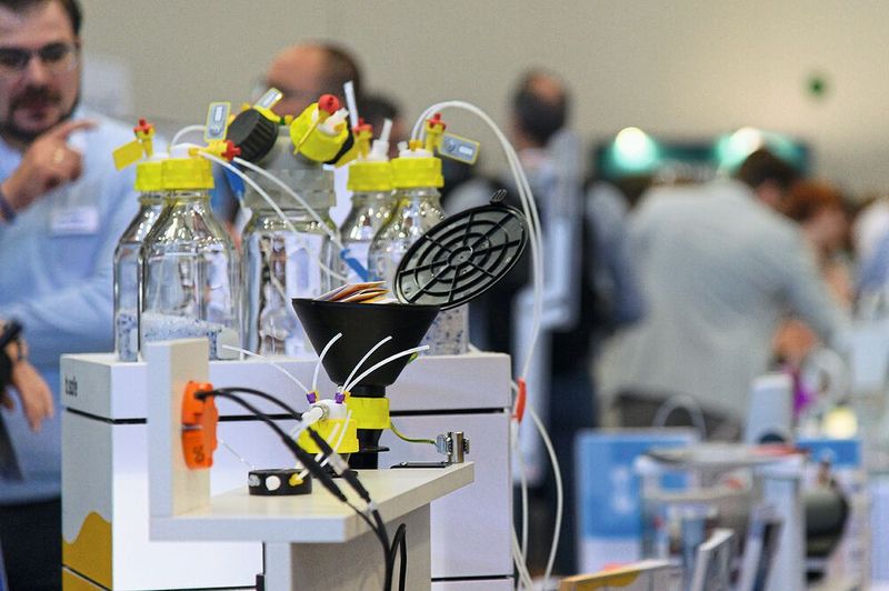 ...  Lösungsmittel-System für die HPLC am Stand von B-Safe.    Mehr Infos zu den kommenden LAB-SUPPLY-Messen finden Sie auf www.lab-supply.info (Bild: Stefan Stark)