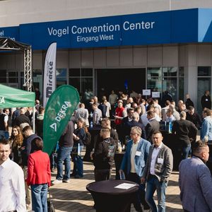 Die Aussteller und Aktionen der Außenfläche wurden an den beiden WKST-Tagen in insgesamt sechs Außenschalten vorgestellt und begleitet.(Bild:  Stefan Bausewein)