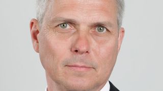 Wolfgang Weltermann, Produktmanager bei Weidmüller, hat im Team den Schaltschrankbau von Morgen aus verschiedenen Perspektiven analysiert. (Studio Saeck)