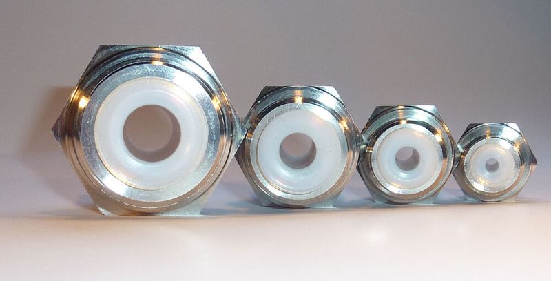 Blick auf die spezielln Überwurfmuttern für das bereits erfolgreich getestete Schmitz-Verfahren. (Bild: Schmitz Siegen)