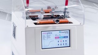 Abb. 1: Betreibergerät für mikrofluidische Point-of-Care-Labordiagnostik (POCT) (Institut fur Mikrotechnik Mainz GmbH)