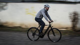 Im vergangenen Jahr trugen rund 32 Prozent aller Radfahrer freiwillig einen Helm. (Bild: sp-x)