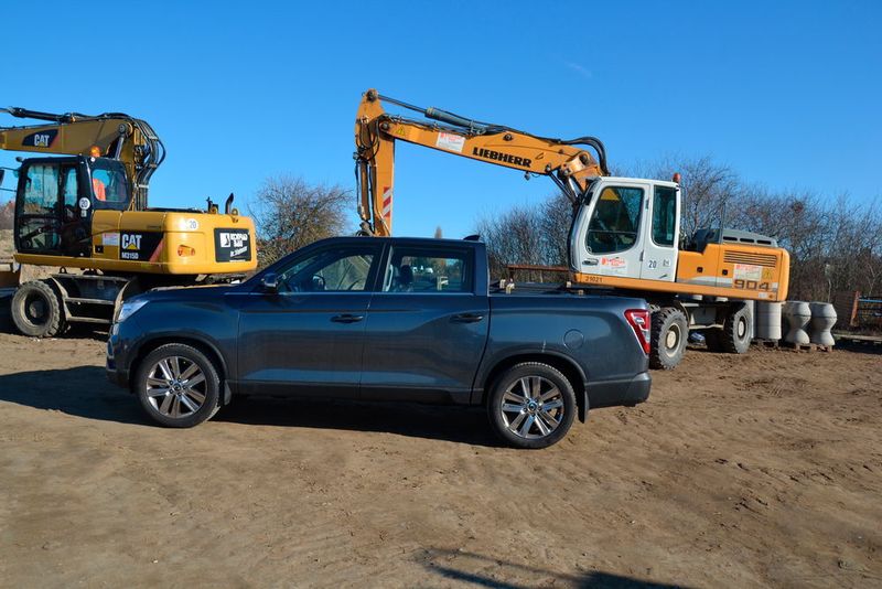 Die Außenabmessungen betragen 5.095 Millimeter (Länge), 1.950 Millimeter (Breite) und 1.840 Millimeter (Höhe). Der Radstand misst 3.100 Millimeter. (Michel / »kfz-betrieb«)