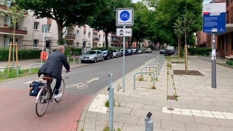 Das Ziel des Nationalen Radverkehrsplans 2020, den Radverkehrs-Anteil auf 15 Prozent zu steigern, wurde nach Einschätzung des ADFC verfehlt. Das Ziel des Nationalen Radverkehrsplans 2020, den Radverkehrs-Anteil auf 15 Prozent zu steigern, wurde nach Einschätzung des ADFC verfehlt.