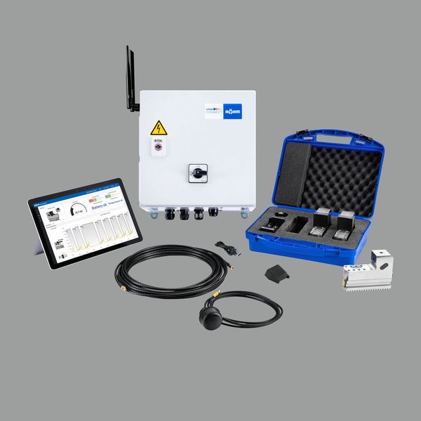 Der Lieferumfang der i-Jaw-Nachrüstsystems im Uhrzeigersinn: Oben das Verbindungsmodul i-Jaw Connect mit integriertem Industrierechner zur Datenverarbeitung, der Koffer mit einer sensorisierten und zwei normalen Spannbacken, die Antenne, das Antennenkabel und der Tablet-PC zur Datenvisualisierung.  (Bild: Röhm)