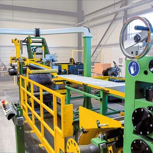 Präzisions-Längsteilanlage bei Band- und Feinstahl Service Rudolph und Brockmann GmbH in Rückansicht.(Bild:  B+S)