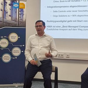 „Wir konnten ein leichtes Umsatzwachstum verzeichnen, gleichzeitig nehmen wir die rückläufige Auftragsdynamik sehr ernst“, erklärt Dr. Michael Löbig, CFO der HIMA Group. „Mit Blick auf geopolitische Risiken, Währungseffekte und die Investitionszurückhaltung in einzelnen Märkten bleiben wir vorsichtig.” (Bild: PROCESS/Stephan)