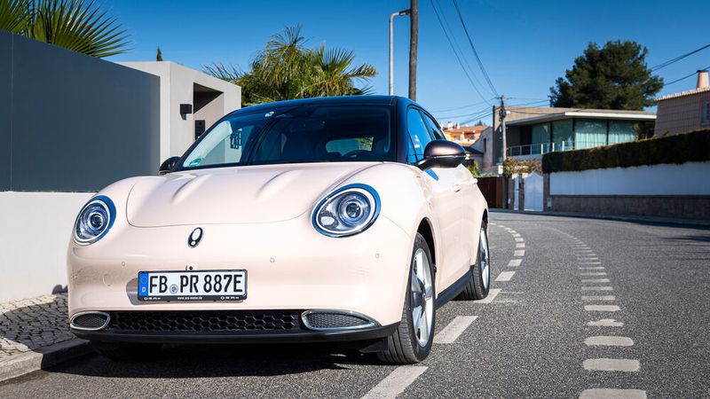 Der Sprachassistent öffnet auf Wunsch den Kofferraum, gibt Wettervorhersagen, liest Wikipedia-Einträge vor und sorgt bei Bedarf mit Witzen oder Rätseln für die Unterhaltung der Fahrgäste.  (Bild: Ora/Photography Schaarschmidt)