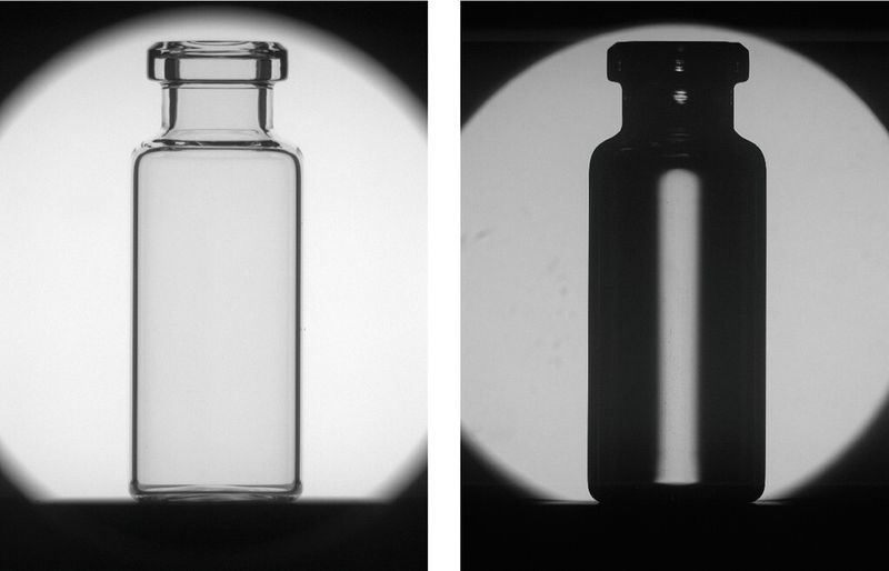 Bild 7: Glasfläschchen diffus beleuchtet (links) und telezentrisch (rechts). (Bild: Vision & Control)