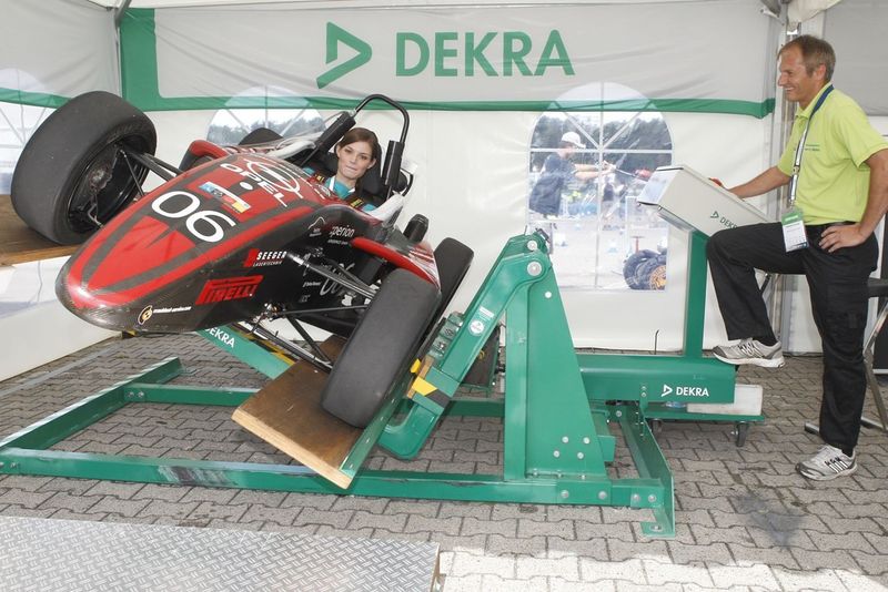 Am Hockenheimring startet die Rennwoche durch: Insgesamt 115 Hochschulteams kämpfen mit selbst entwickelten und konstruierten Rennboliden um den Formula Student Germany Sieg 2014. (Dekra)