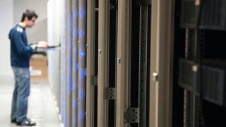 Um auch in Zukunft konkurrenzfähige IT-Plattformen betreiben zu können, ist eine hoch skalierbare Infrastruktur und mehr IT-Know-how im eigenen Unternehmen gefragt. (Bild: Adacor)