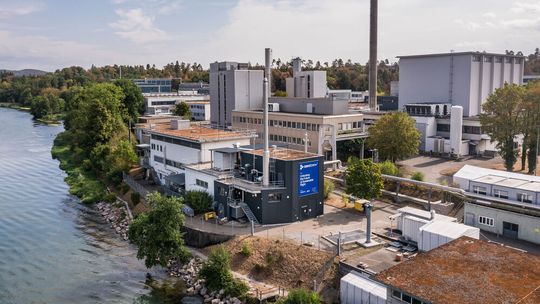 Die neu eingeweihte „aerobrew“-Demonstrationsanlage befindet sich auf dem Gelände des Paul Scherrer Instituts PSI.(Bild:  Markus Fischer/ Paul Scherrer Institut)