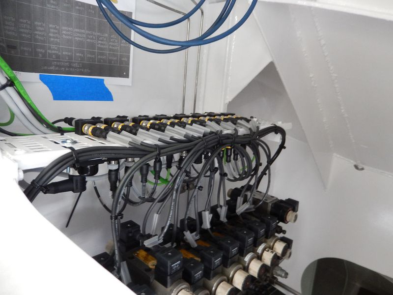 Jedes Turck-Block-I/O TBEN-L-16DOP stellt 16 digitale Ausgänge bereit, um die Hydraulik-Ventile anzubinden. (Bild: Turck)