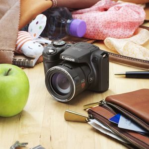 Die SX500 IS findet in jeder Tasche Platz.