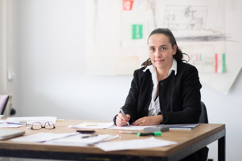 Prof. Heike Klussmann hatte mit der Lern- und Forschungsplattform „Bau Kunst Erfinden“ 2012 den Hessischen Hochschulpreis für Exzellenz in der Lehre erhalten, Deutschlands höchstdotierte staatliche Ehrung dieser Art. (Bild: © Blafield / Uni Kassel)