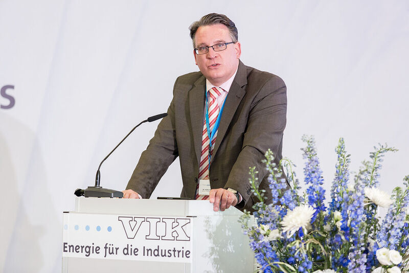 Kurzvortrag: Dr. Volker Hille, Leiter Projektmanagement Hochofenwerk bei Salzgitter Flachstahl. (Andrea Vollmer)