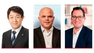 Bilden das neue Führungstrio bei Toyota Automated Logistics (v.l.): Hitoshi Matsuoka (CEO, Central), Aaron Jones (CEO, Americas) und Thomas Hibinger (CEO, EMEA & APAC). (Bild: Toyota Automated Logistics)