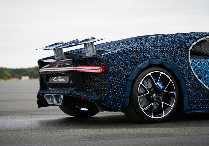 More than 1 million Lego Technic parts, 13,438 working hours, 5.3 hp, 92 Nm and a top speed of almost 20 km/h: The Bugatti Chiron as original Lego model. (Lego)