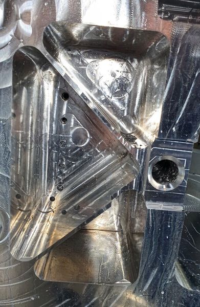 Eine Herausforderung war vor allem die Bearbeitung der zahlreichen tiefen Taschen, zwischen denen oft nur ein schmaler Steg mit 5,5 Millimeter Wandstärke stehen blieb.  (Bild: Ingersoll)