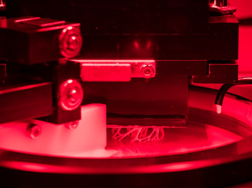 KIT researchers have developed a multi-material additive manufacturing process capable of integrating ceramic and metallic components into a single, unified build.