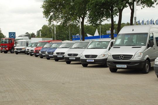 Für die Nutzfahrzeuge ist genügend Platz auf dem Außengelände. (Archiv: Vogel Business Media)