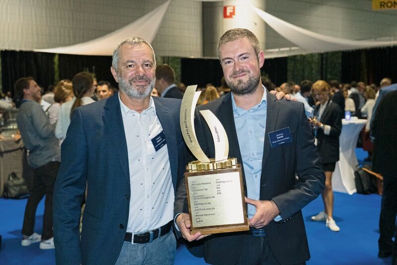 Le Grand Prix des Exposants 2021 a été remporté par la société STS. Ici Frédéric Saulcy (à gauche), CEO, et Jérémie David, responsable R&D. (EPHJ / Palexpo)