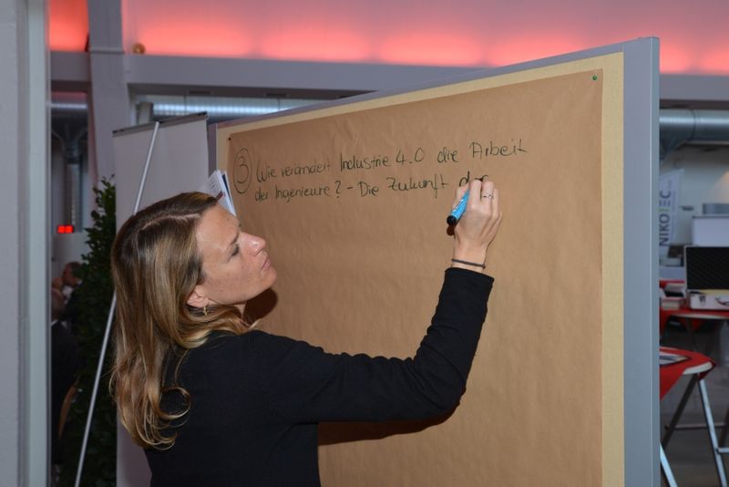 Impressionen des diesjährigen Digital Plant Kongress aus Würzburg. Fach- und Führungskräfte aus den Bereichen Prozessindustrie, Anlagenbau, Anlagenplanung und Anlagenkonstruktion diskutierten spannende Fragen rund um die Digitale Anlage. (Bild: Untch)