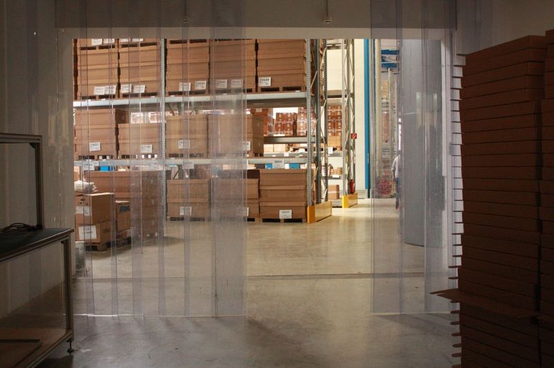 Der Durchgang von der Produktion zur Lagerhalle. (IT-BUSINESS/Sarah Maier)