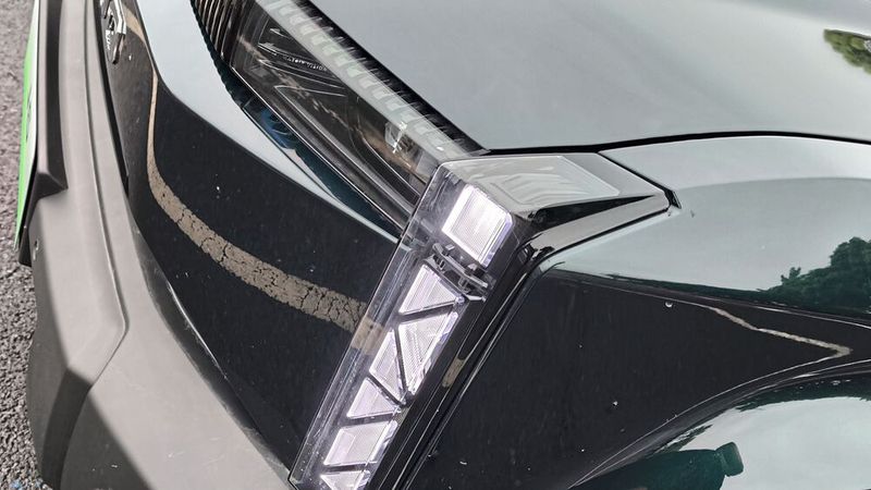 Vertikale Tagfahrleuchten symbolisieren den Buchstaben „i“, der ein Verweis auf die Marke i-Car ist. (Bild: sp-x)