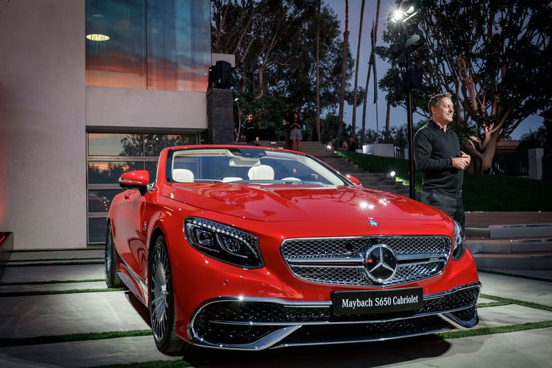 Daimlers Chef-Designer Gorden Wagener präsentierte das erste Maybach-Cabrio am Vorabend der Los Angeles Auto Show 2016. (Daimler)
