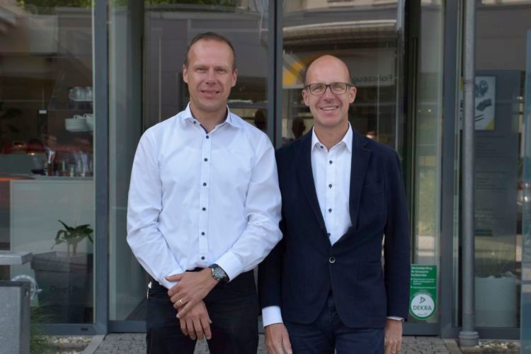 Claus und Peter Hübner (re.) planen ihre Investitionen mit Augenmaß.  (Rosenow)