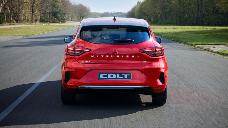 Neben zwei Benzinern gibt es einen Vollhybriden. (Bild: Mitsubishi)