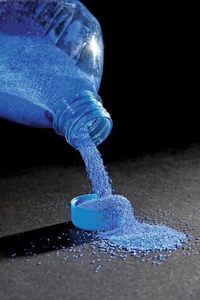 Bild 1: Mit Novopearls Mikrogranulat gelingt das einfache Selbsteinfärben von Kunststoffen. (Bild: Novosystems)