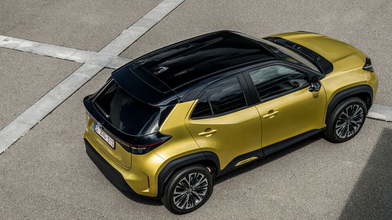 Der Yaris Cross Hybrid ist mit zweifarbiger Lackierung erhältlich. (Bild: Toyota)