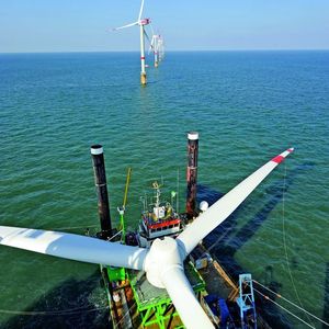 Logistik: Beim Offshore-Projekt Thornton Bank entpuppte sich nicht nur der Korrosionsschutz, sondern auch der Transport der Rotorblätter als Herausforderung. Bild: Repower