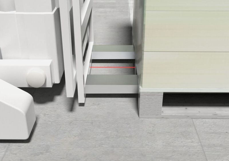 Bild 6: Mit Künstlicher Intelligenz lässt sich die Präzision optischer Distanzsensoren auf ein neues Niveau heben. Beispielsweise beim Einsatz in der Intralogistik.  (Bild: Leuze)