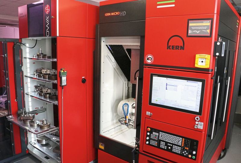 In use at toolcraft since 2024: the Kern Micro HD five-axis precision machining center equipped with a sanding package. (Image:Kern Mikrotechnik GmbH)