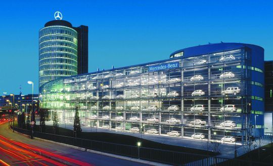 Das Gebäude der Mercedes-Benz-Niederlassung in München. (Archiv: Vogel Business Media)