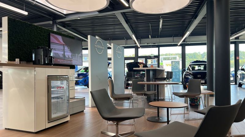 Der Nissan-Showroom entspricht der neuesten CI. (Bild: Nissan)