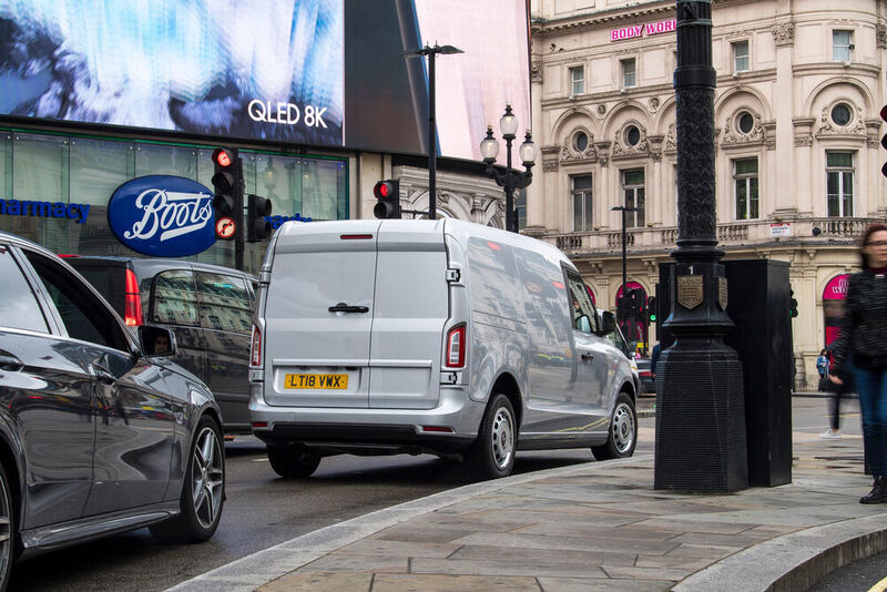 Die London Electric Vehicle Company hat auf der Plattform ihres elektrifizierten Taxis einen Van aufgebaut. (LEVC)