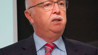 Prof. Dr.-Ing. Willibald Günthner von der TU München ging der Frage, ob Brennstoffzellen-Stapler eine Alternative zu E-Staplern sind, wissenschaftlich auf den Grund. (Bild: Maienschein)